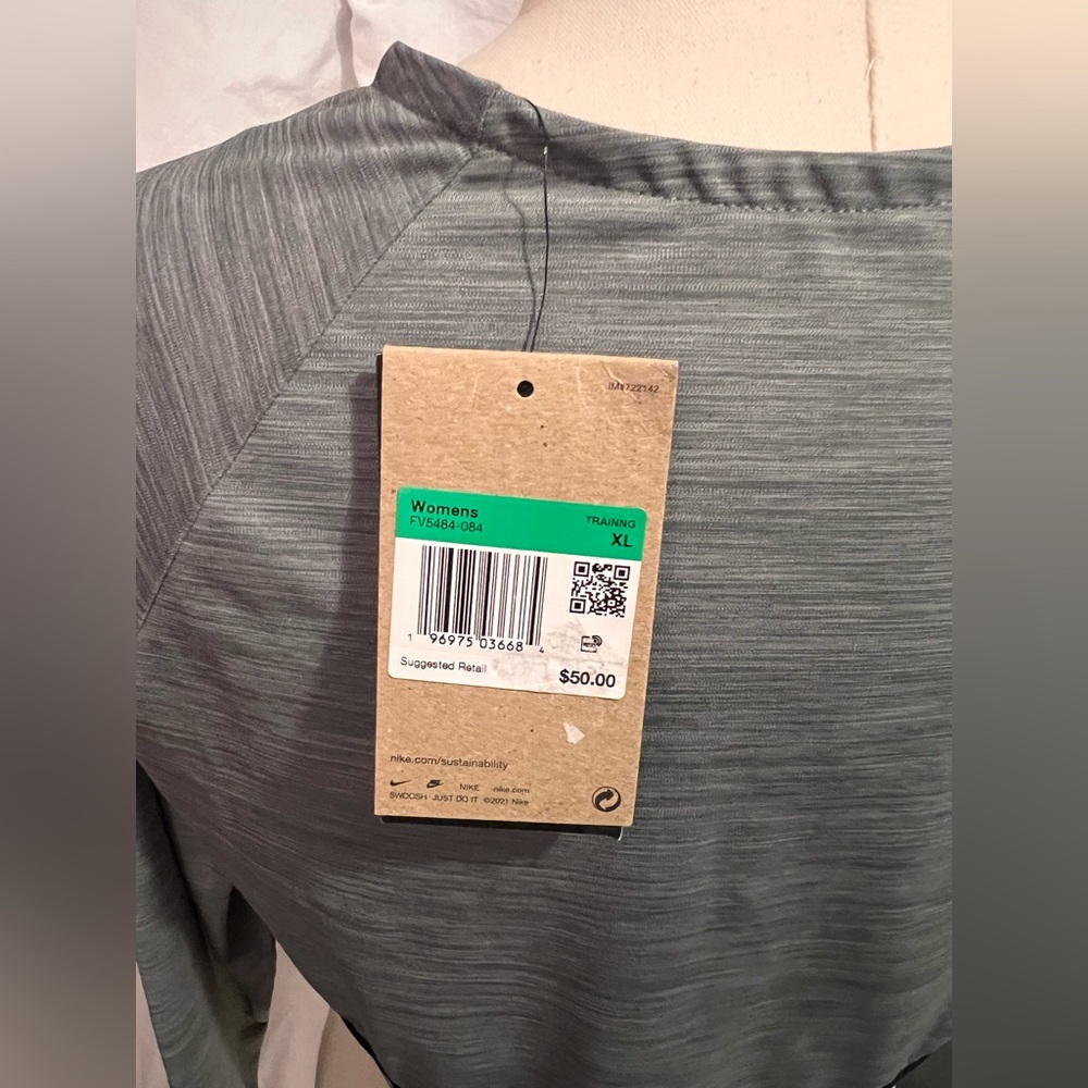 Nike pro dri-fit cropped workout top - Picture 4 of 5